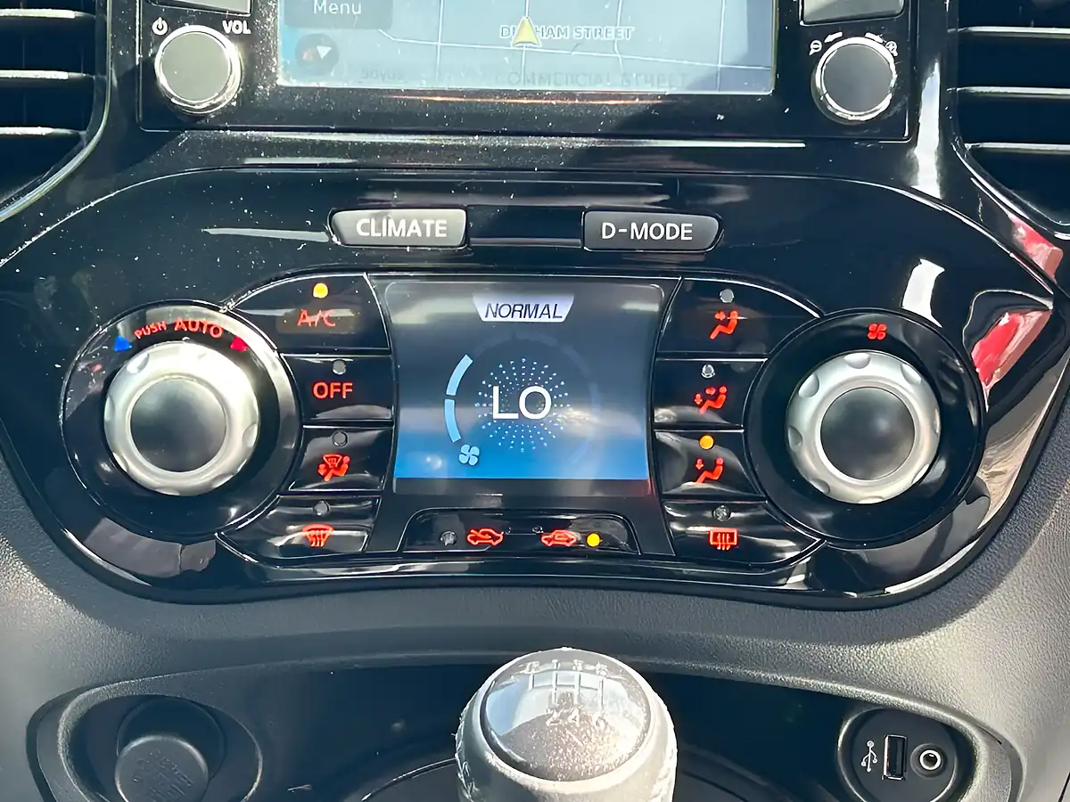 Used 2016 Nissan Juke N-Connecta Red - Interior and Exterior details 16