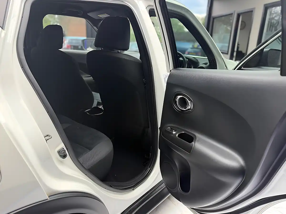 Used 2016 Nissan Juke N-Connecta White - Interior and Exterior details 20