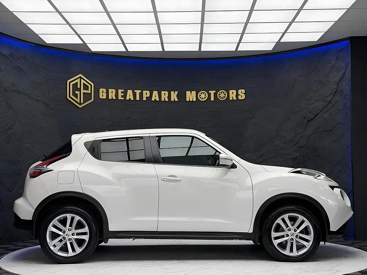 Used 2016 Nissan Juke N-Connecta White - Interior and Exterior details 4