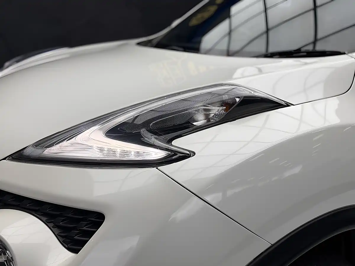 Used 2016 Nissan Juke N-Connecta White - Interior and Exterior details 9