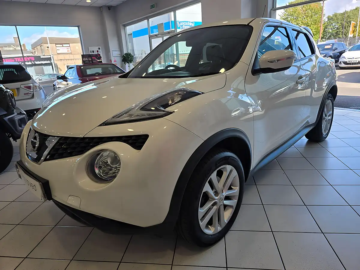 Used 2016 Nissan Juke N-Connecta White - Front View