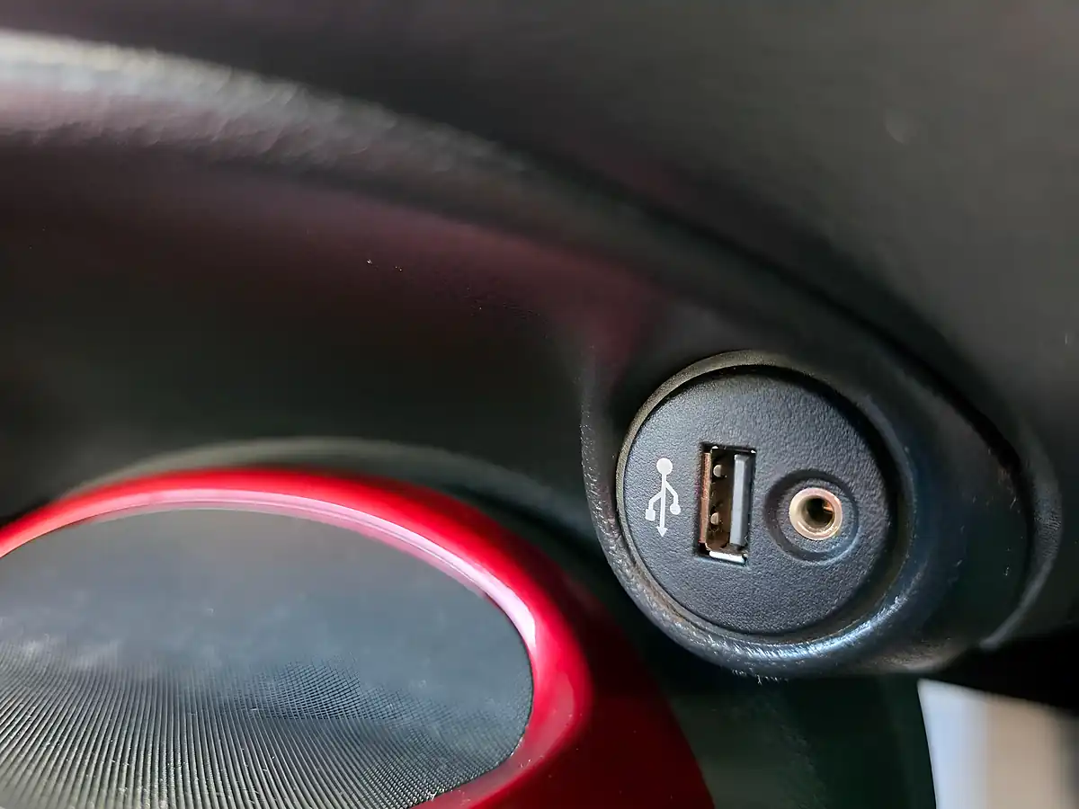 Used 2016 Nissan Juke N-Connecta White - Interior and Exterior details 12