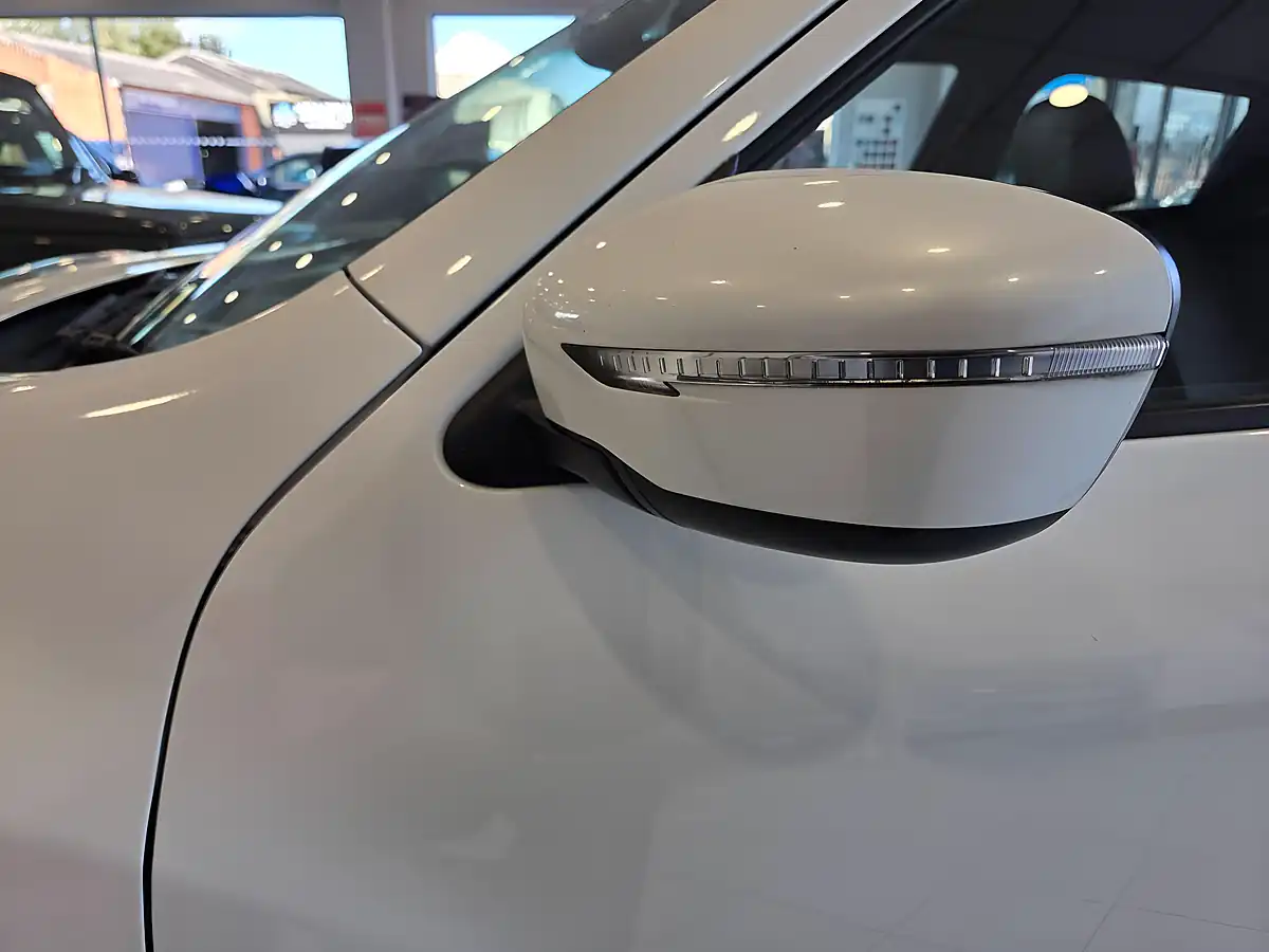 Used 2016 Nissan Juke N-Connecta White - Interior and Exterior details 15