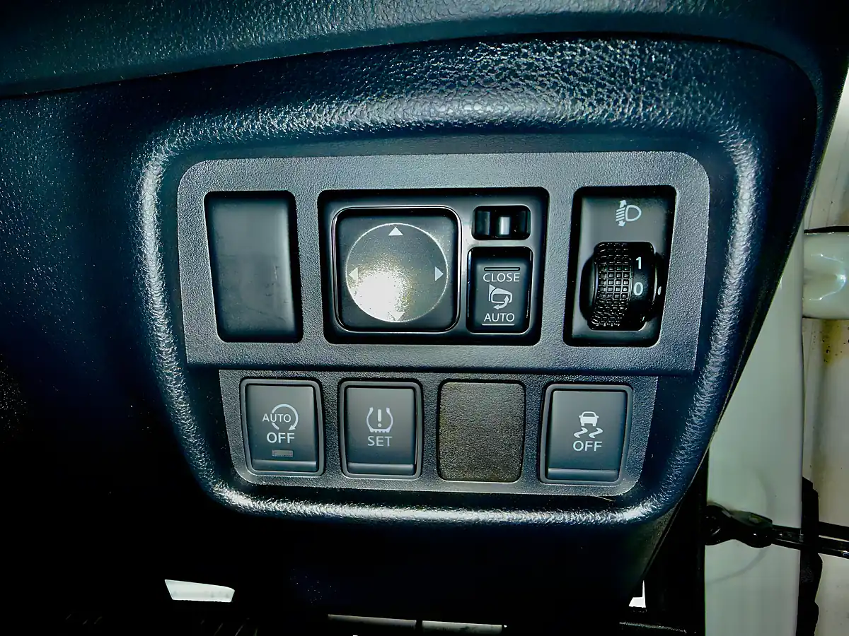 Used 2016 Nissan Juke N-Connecta White - Interior and Exterior details 13