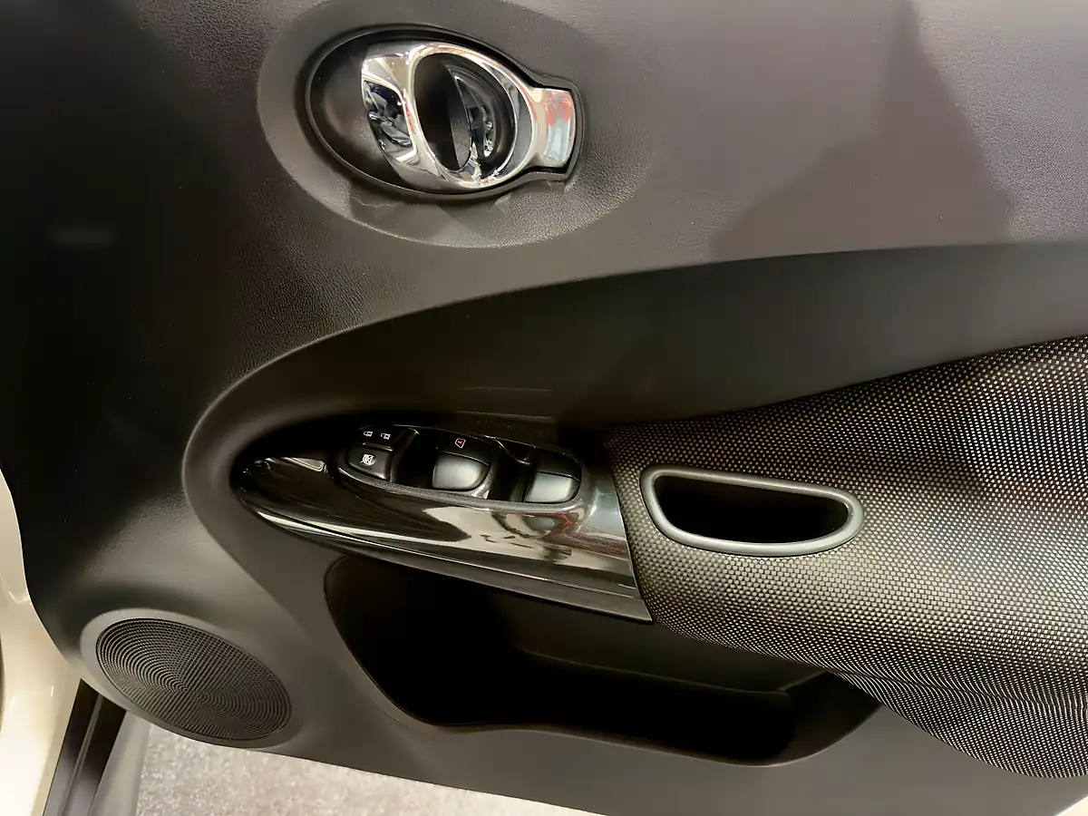 Used 2016 Nissan Juke N-Connecta White - Interior and Exterior details 15