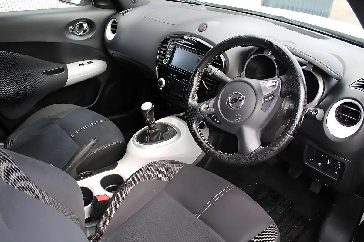 Used 2016 Nissan Juke N-Connecta White - Interior and Exterior details 3