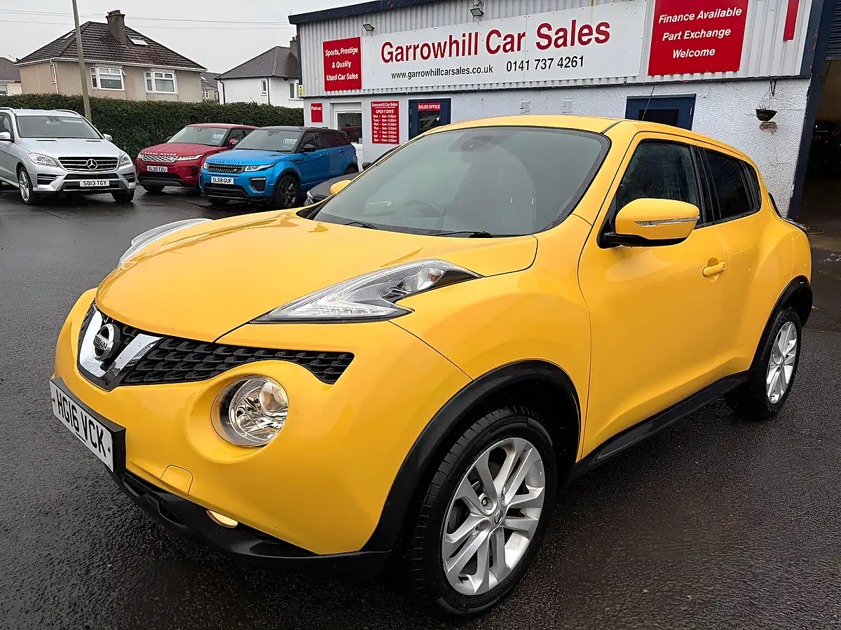 Used 2016 Nissan Juke N-Connecta Yellow - Front View
