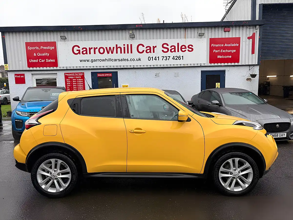 Used 2016 Nissan Juke N-Connecta Yellow - Interior and Exterior details 3