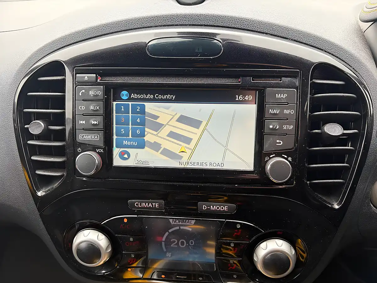 Used 2016 Nissan Juke N-Connecta Yellow - Interior and Exterior details 9