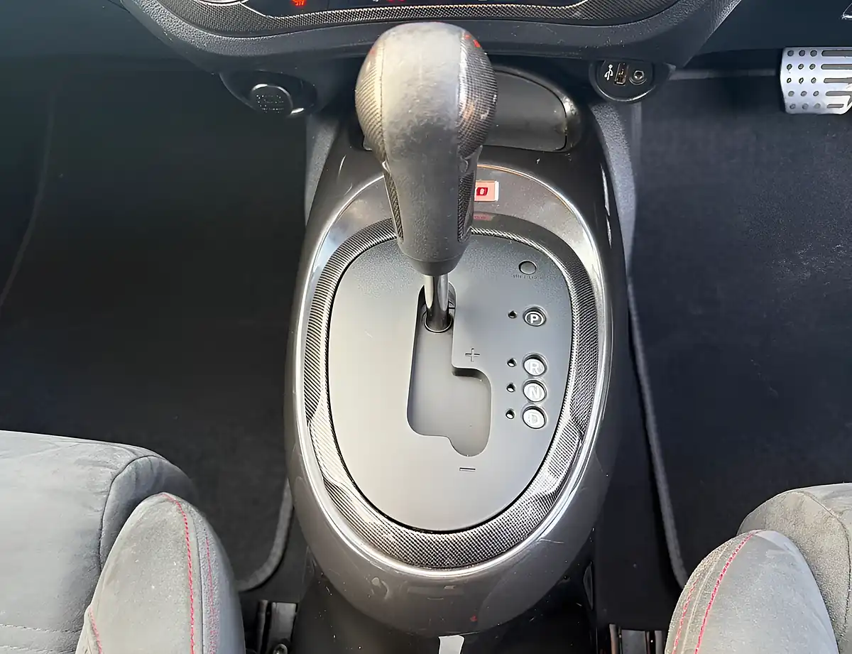 Used 2016 Nissan Juke Nismo RS Silver - Interior and Exterior details 19