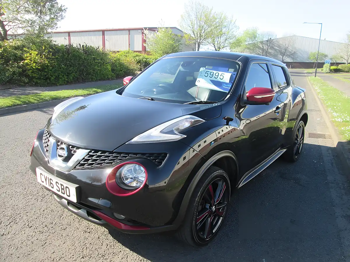 Used 2016 Nissan Juke Tekna Black - Front View