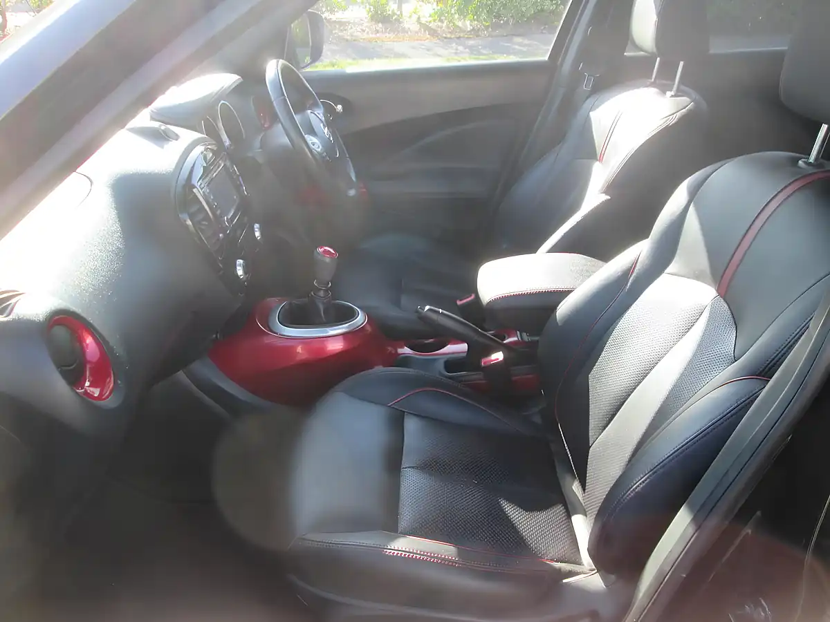 Used 2016 Nissan Juke Tekna Black - Interior and Exterior details 10