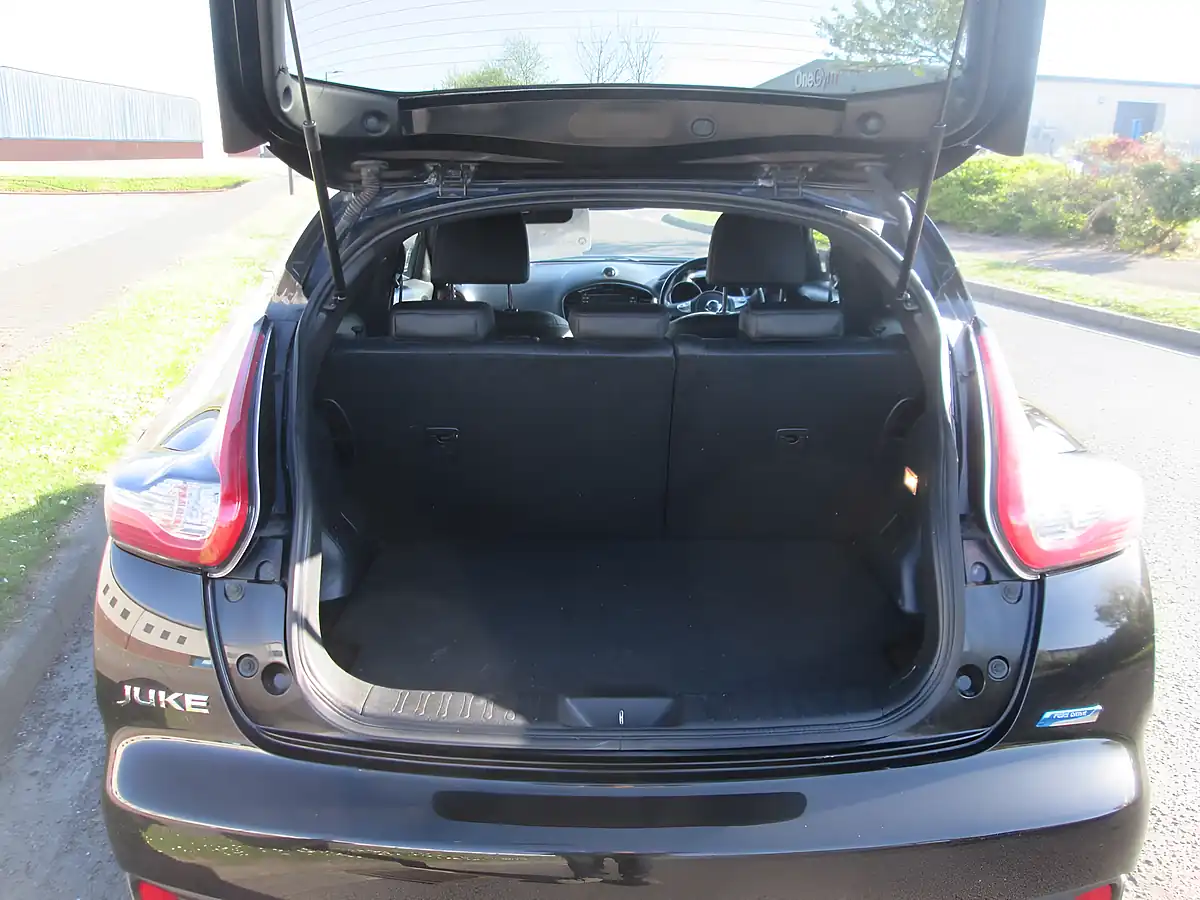 Used 2016 Nissan Juke Tekna Black - Interior and Exterior details 9