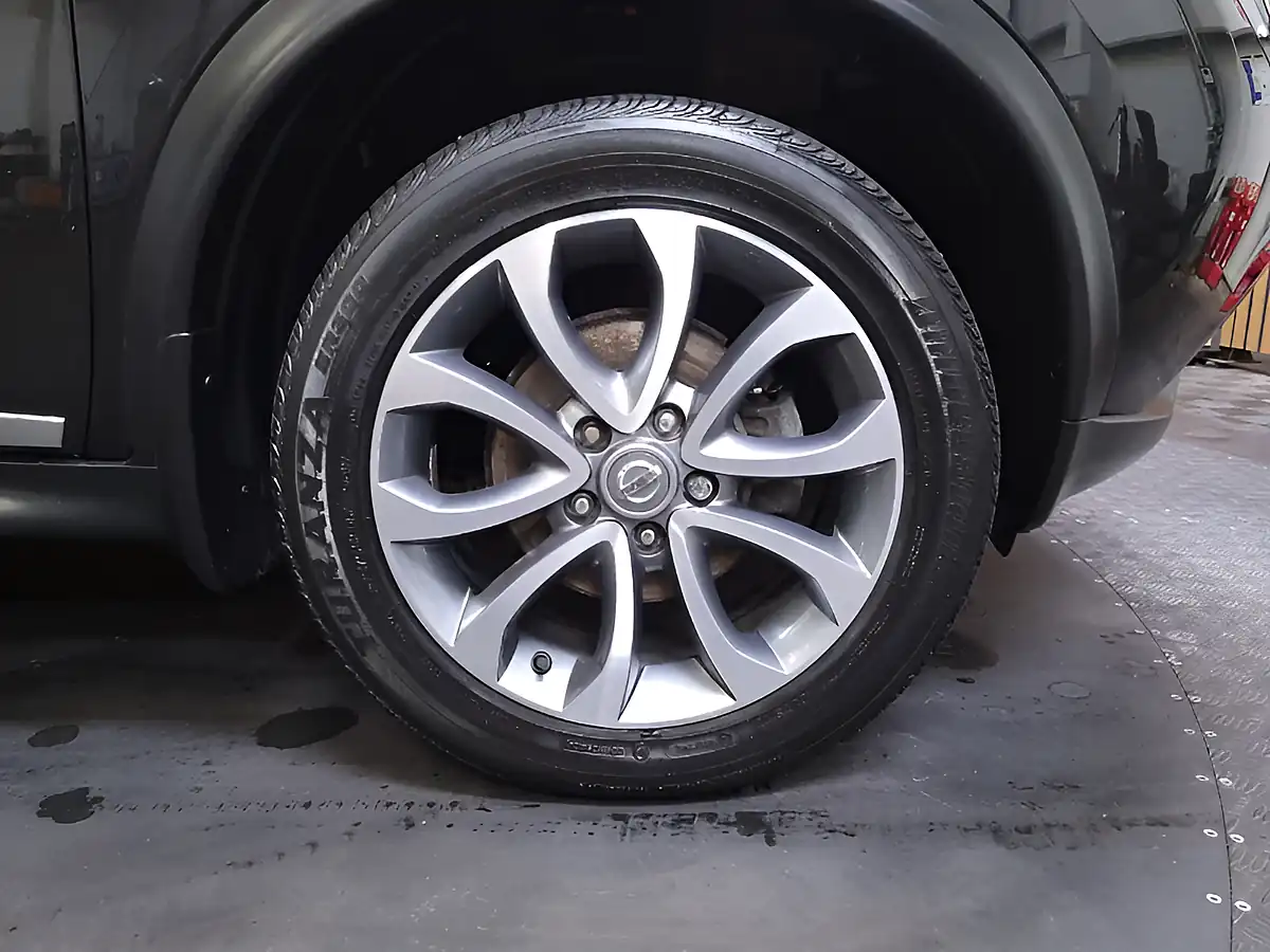 Used 2016 Nissan Juke Tekna Black - Interior and Exterior details 12