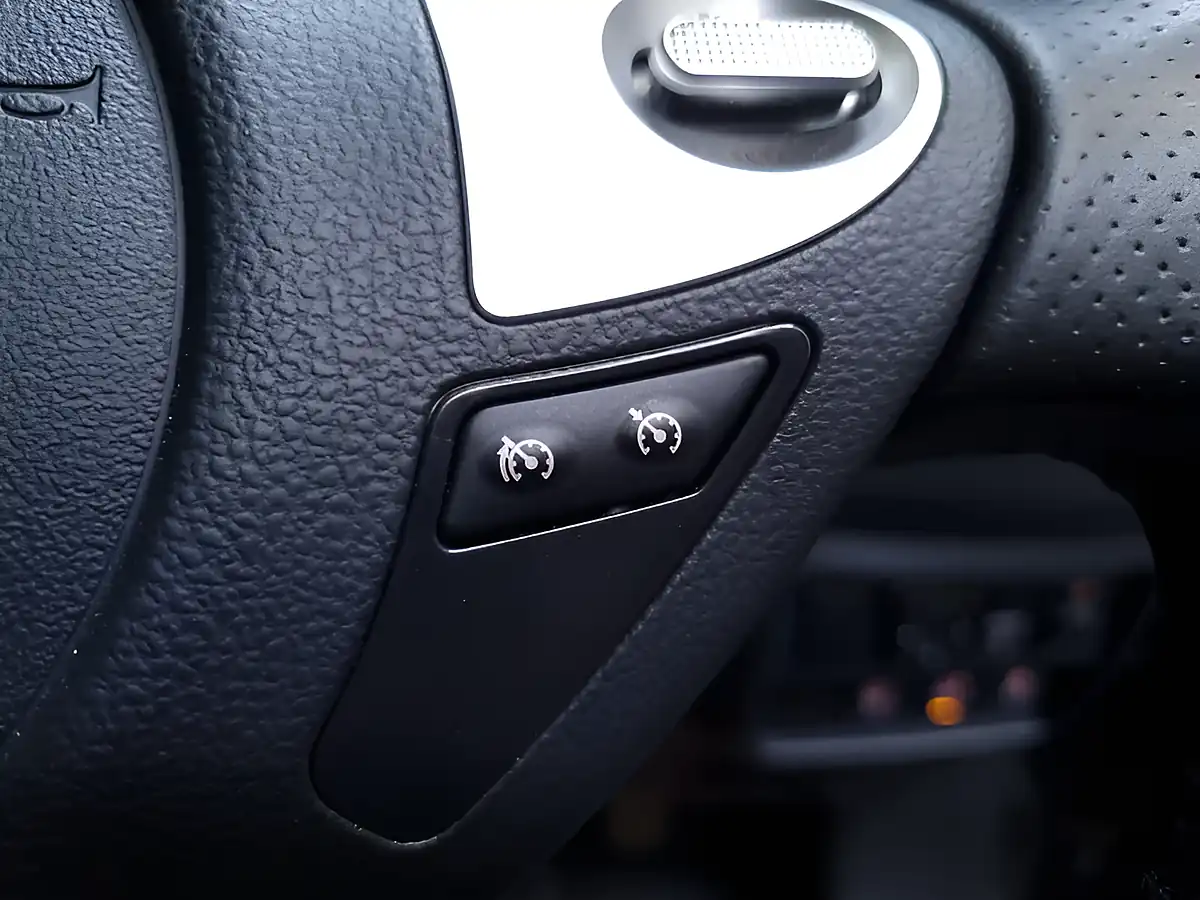 Used 2016 Nissan Juke Tekna Black - Interior and Exterior details 19