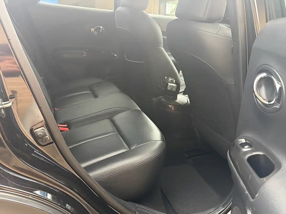 Used 2016 Nissan Juke Tekna Black - Interior and Exterior details 19