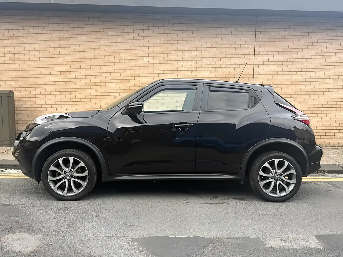 Used 2016 Nissan Juke Tekna Black - Interior and Exterior details 4