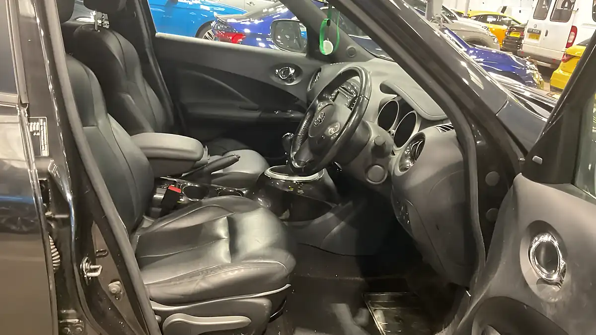Used 2016 Nissan Juke Tekna Black - Interior and Exterior details 12