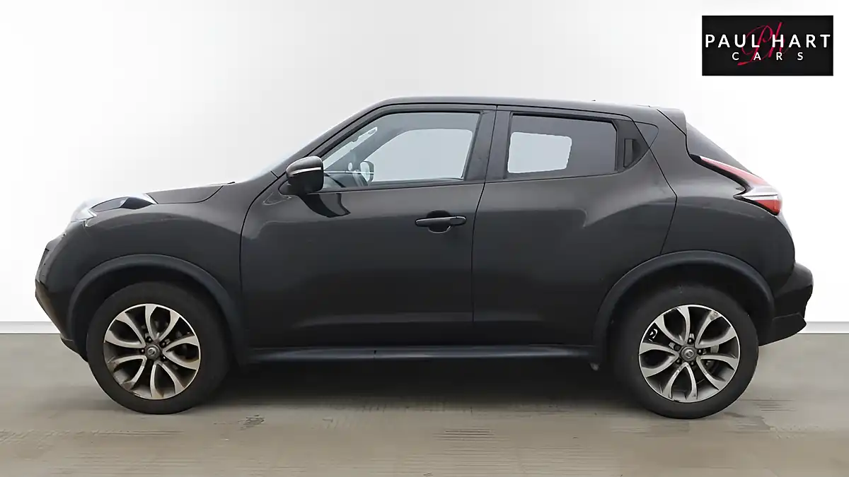 Used 2016 Nissan Juke Tekna Black - Interior and Exterior details 2
