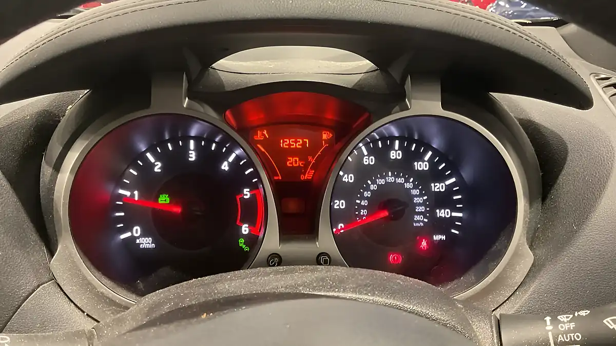 Used 2016 Nissan Juke Tekna Black - Interior and Exterior details 9