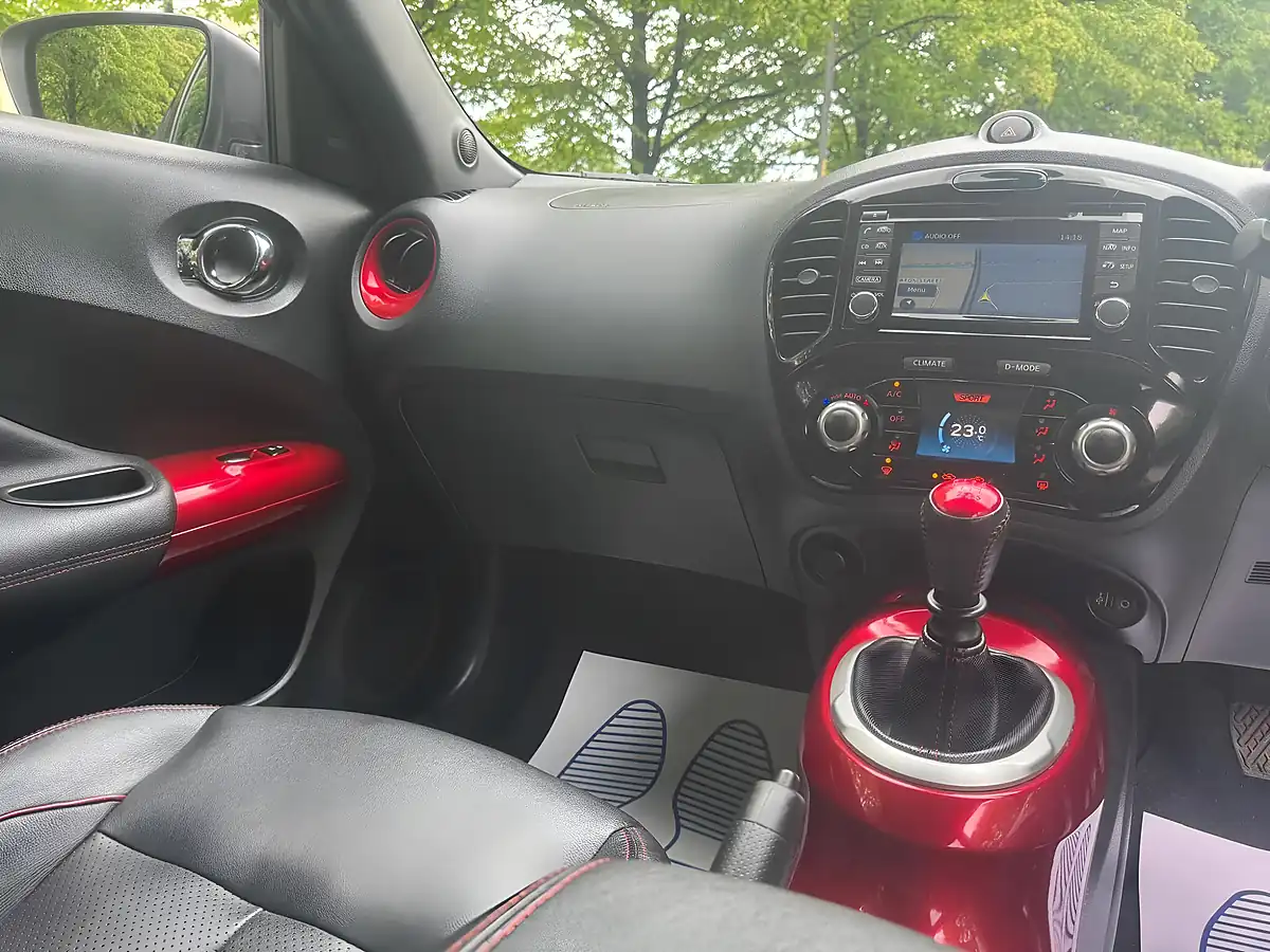 Used 2016 Nissan Juke Tekna Black - Interior and Exterior details 13