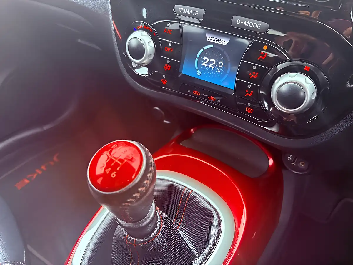 Used 2016 Nissan Juke Tekna Black - Interior and Exterior details 10
