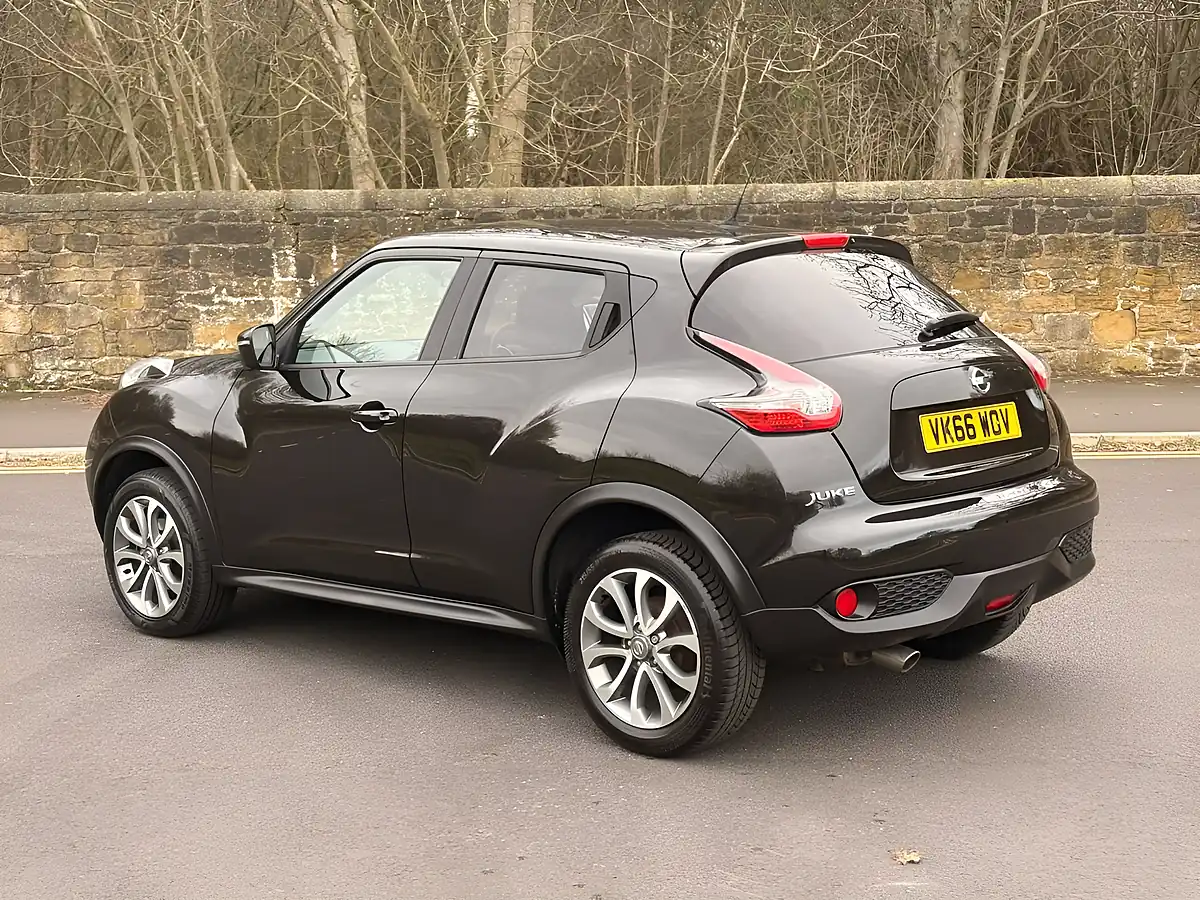 Used 2016 Nissan Juke Tekna Black - Interior and Exterior details 11