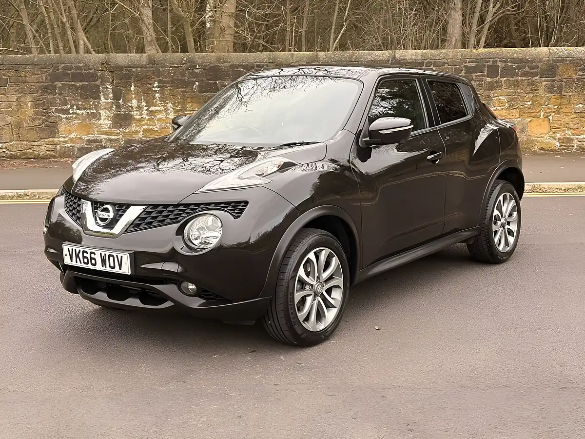 Used 2016 Nissan Juke Tekna Black - Interior and Exterior details 15