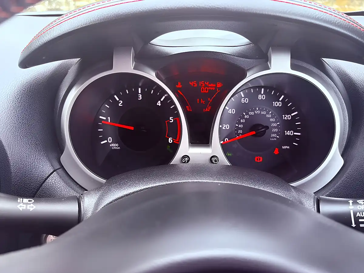 Used 2016 Nissan Juke Tekna Black - Interior and Exterior details 4