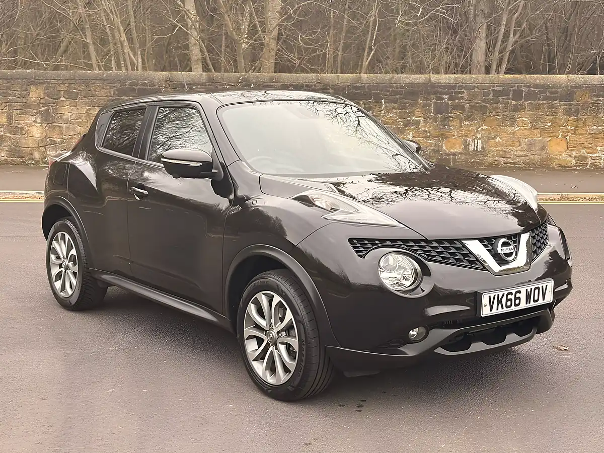 Used 2016 Nissan Juke Tekna Black - Interior and Exterior details 5