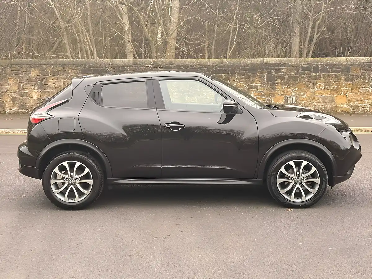 Used 2016 Nissan Juke Tekna Black - Interior and Exterior details 7