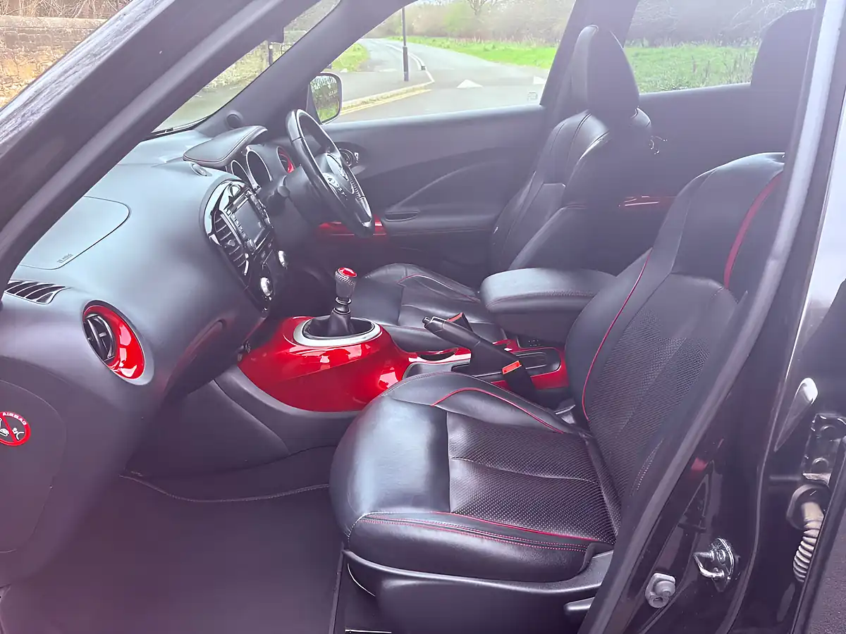 Used 2016 Nissan Juke Tekna Black - Interior and Exterior details 8