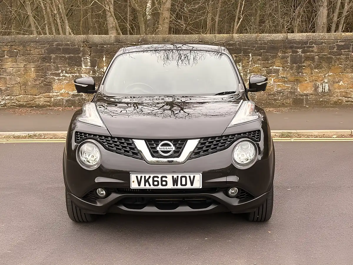 Used 2016 Nissan Juke Tekna Black - Interior and Exterior details 9