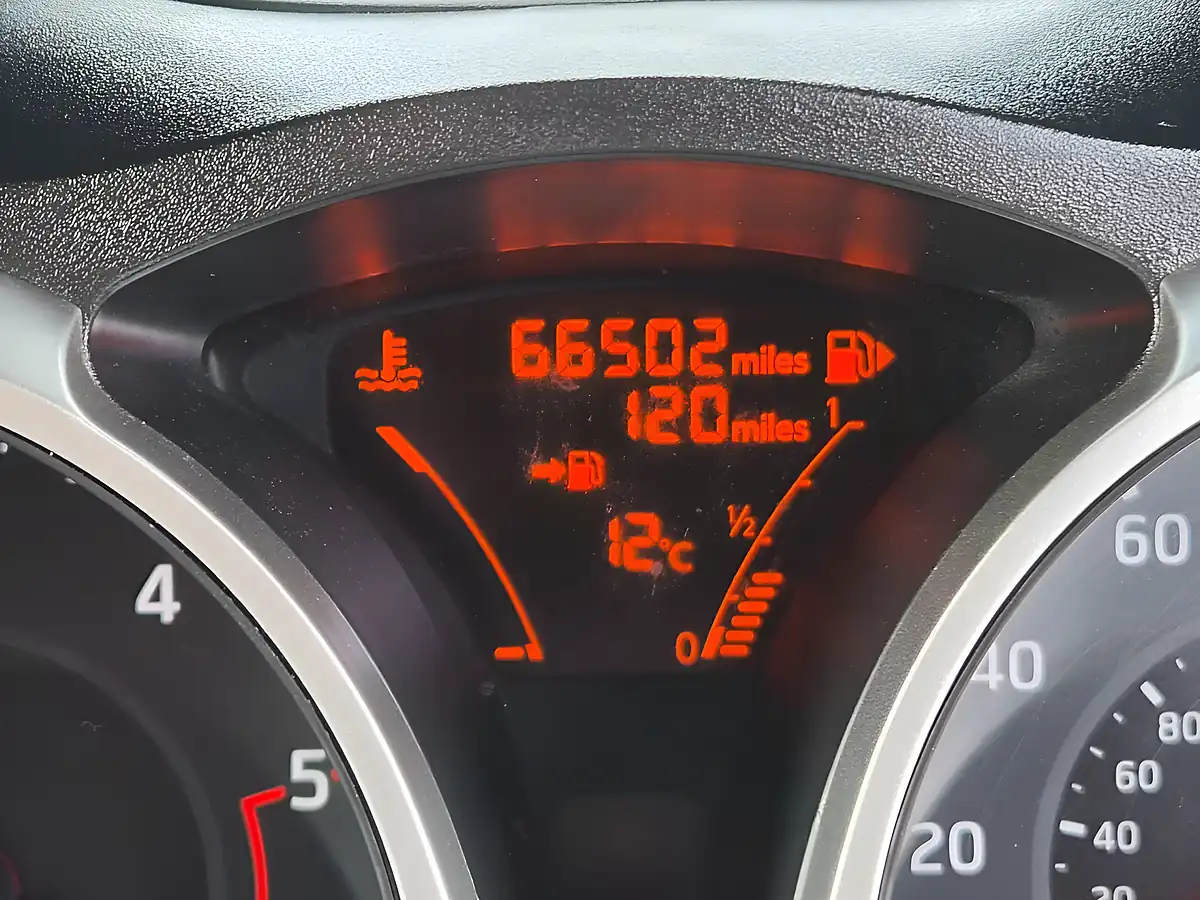 Used 2016 Nissan Juke Tekna Black - Interior and Exterior details 11