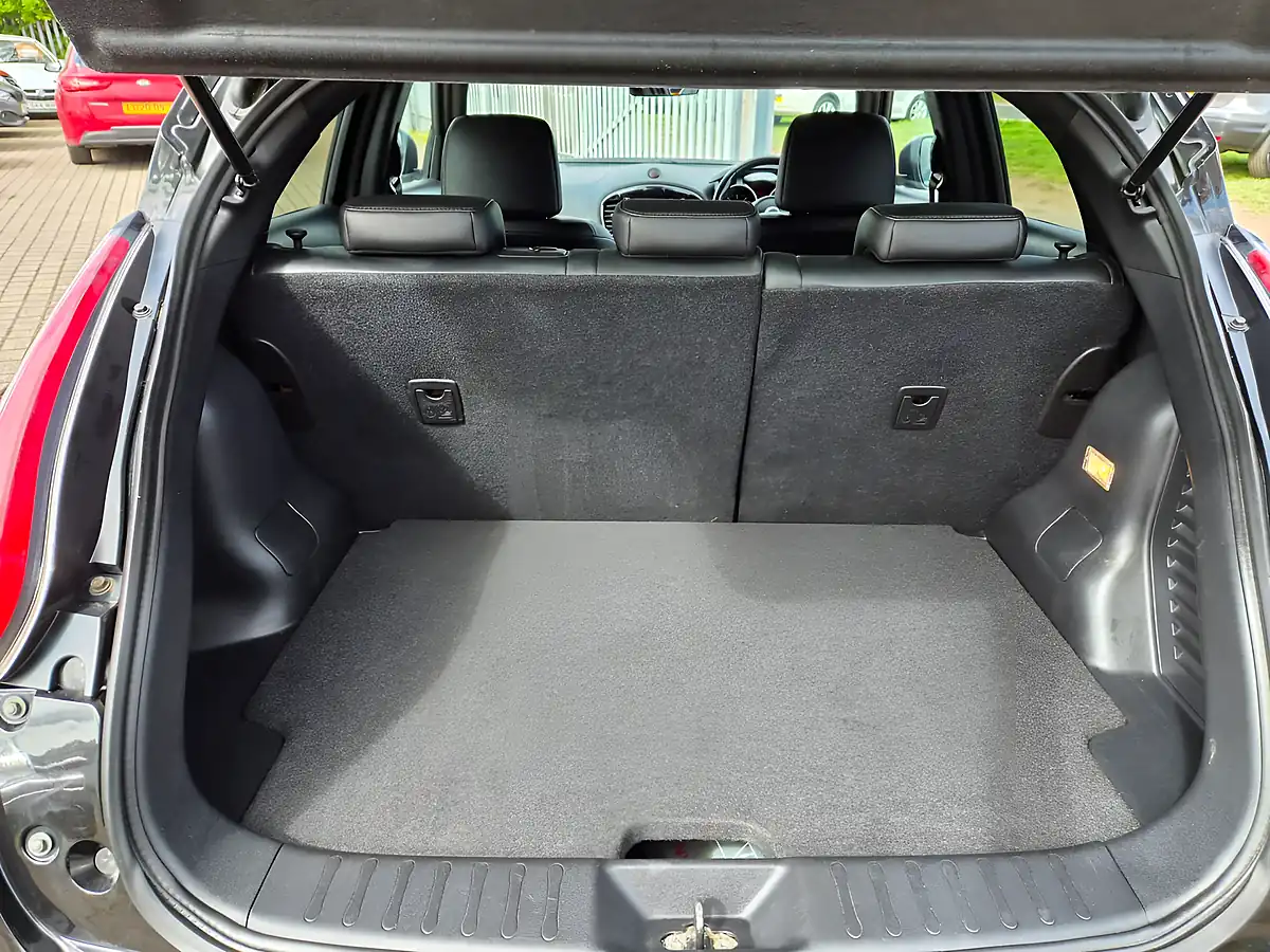 Used 2016 Nissan Juke Tekna Black - Interior and Exterior details 18