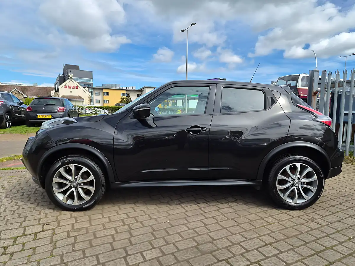 Used 2016 Nissan Juke Tekna Black - Interior and Exterior details 19