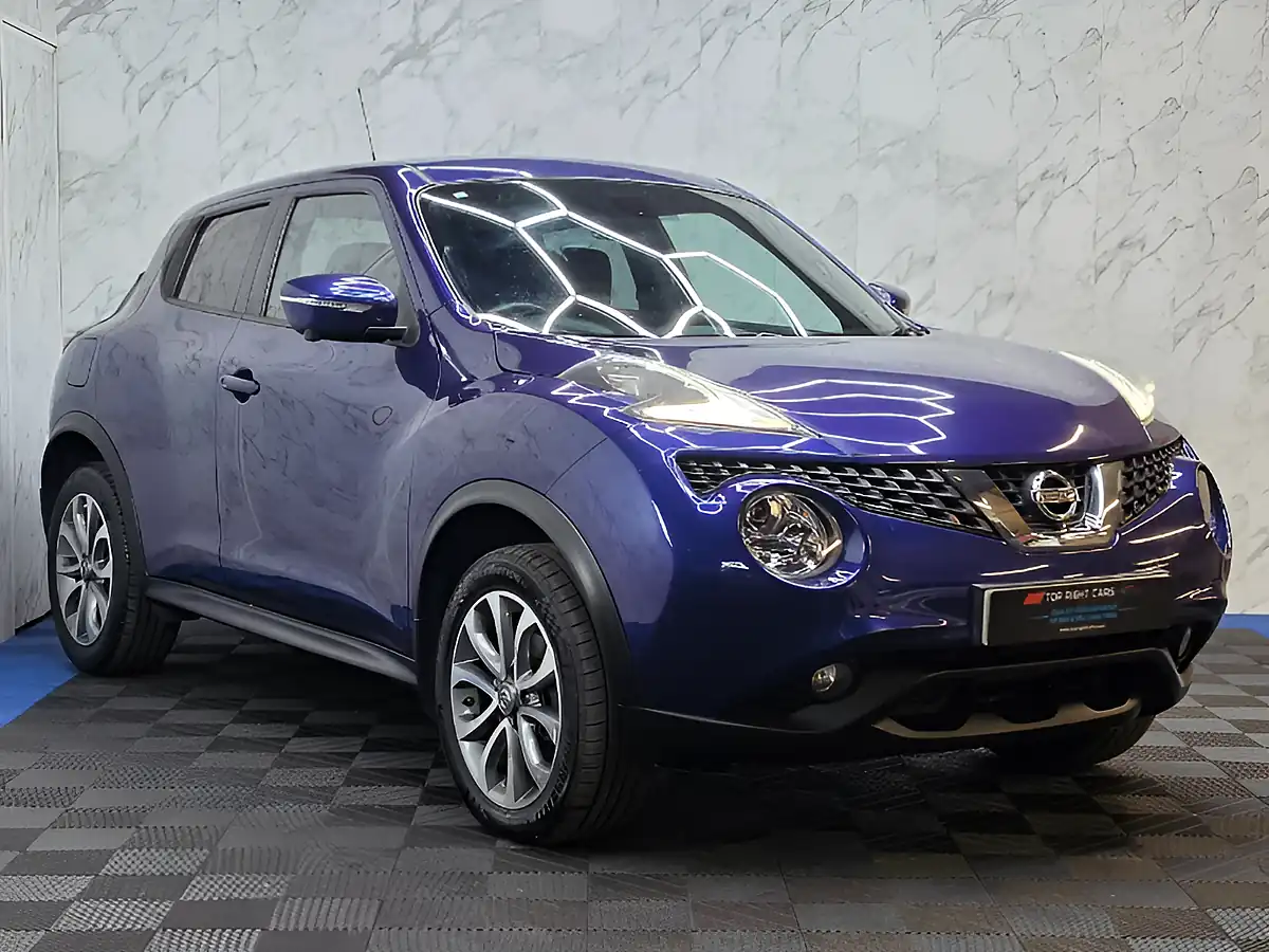 Used 2016 Nissan Juke Tekna Blue - Front View