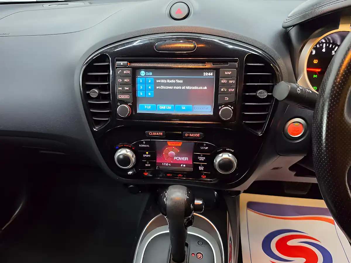 Used 2016 Nissan Juke Tekna Blue - Interior and Exterior details 14