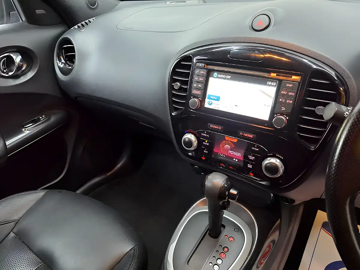 Used 2016 Nissan Juke Tekna Blue - Interior and Exterior details 18