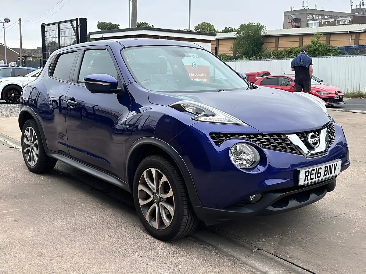 Used 2016 Nissan Juke Tekna Blue - Front View