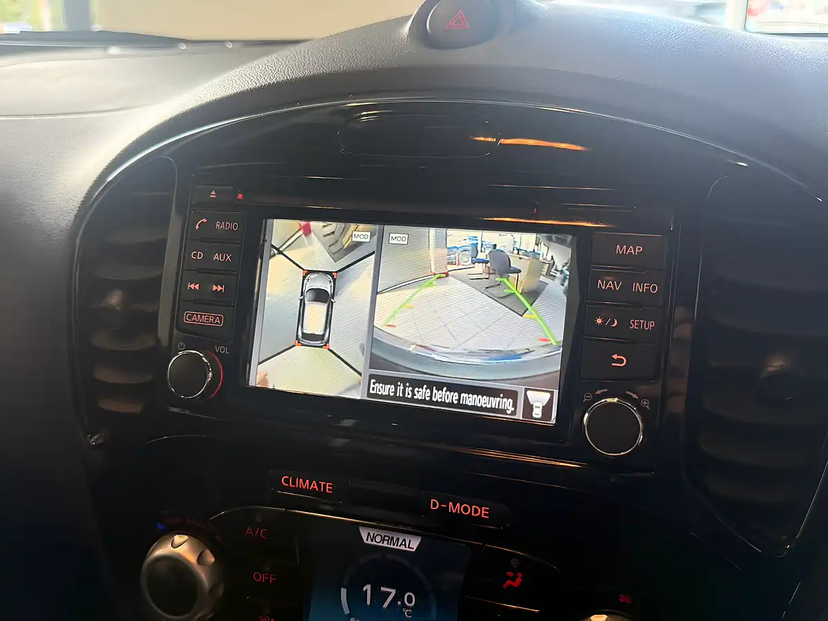 Used 2016 Nissan Juke Tekna Blue - Interior and Exterior details 16
