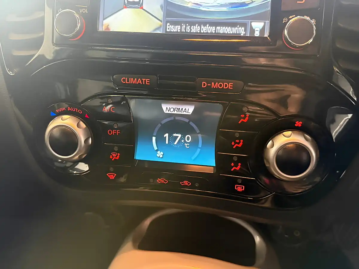 Used 2016 Nissan Juke Tekna Blue - Interior and Exterior details 17
