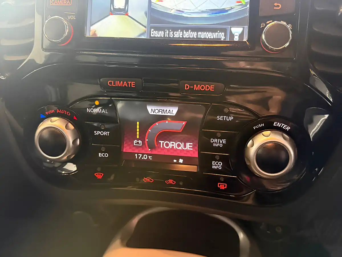 Used 2016 Nissan Juke Tekna Blue - Interior and Exterior details 18