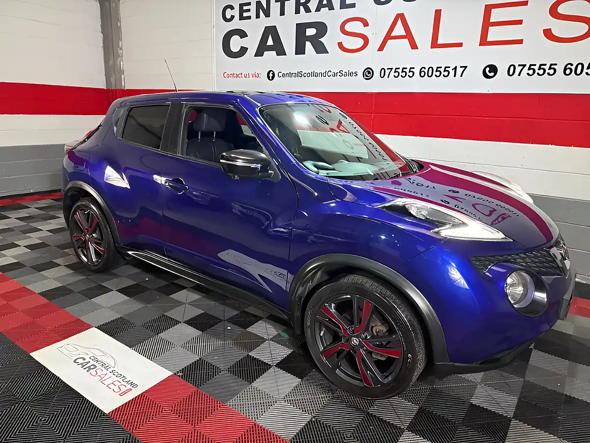 Used 2016 Nissan Juke Tekna Blue - Front View