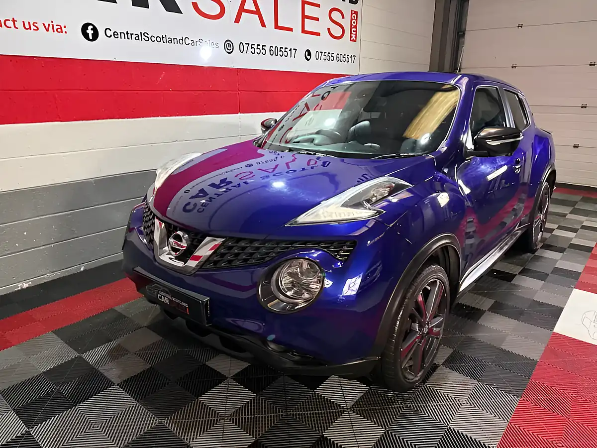 Used 2016 Nissan Juke Tekna Blue - Interior and Exterior details 16