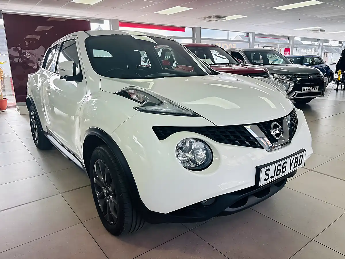 Used 2016 Nissan Juke Tekna Euro 6 White - Front View
