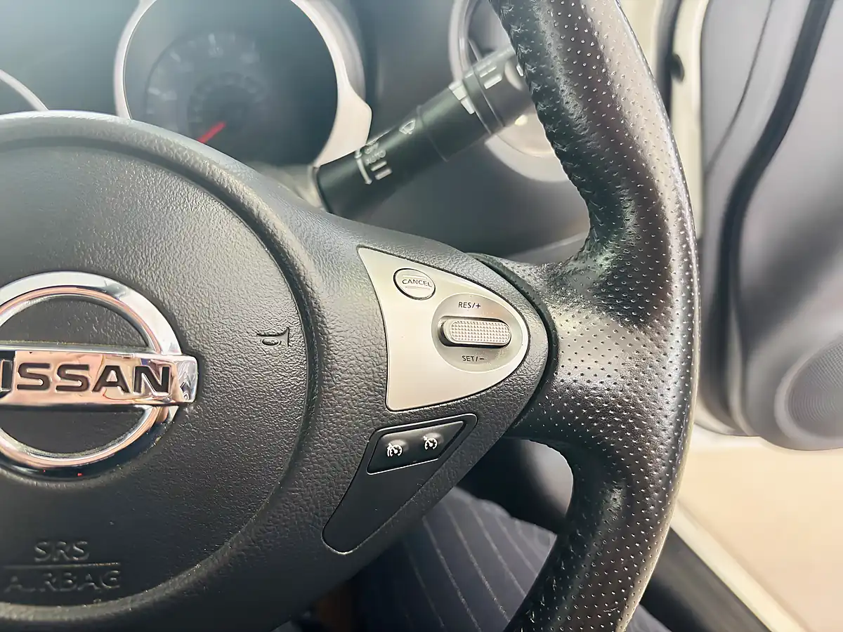Used 2016 Nissan Juke Tekna Euro 6 White - Interior and Exterior details 16