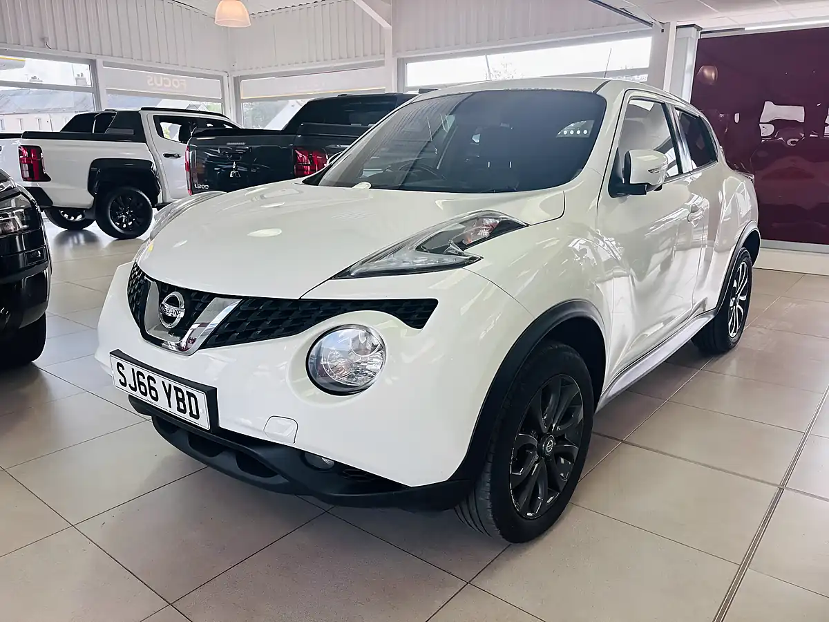 Used 2016 Nissan Juke Tekna Euro 6 White - Interior and Exterior details 5