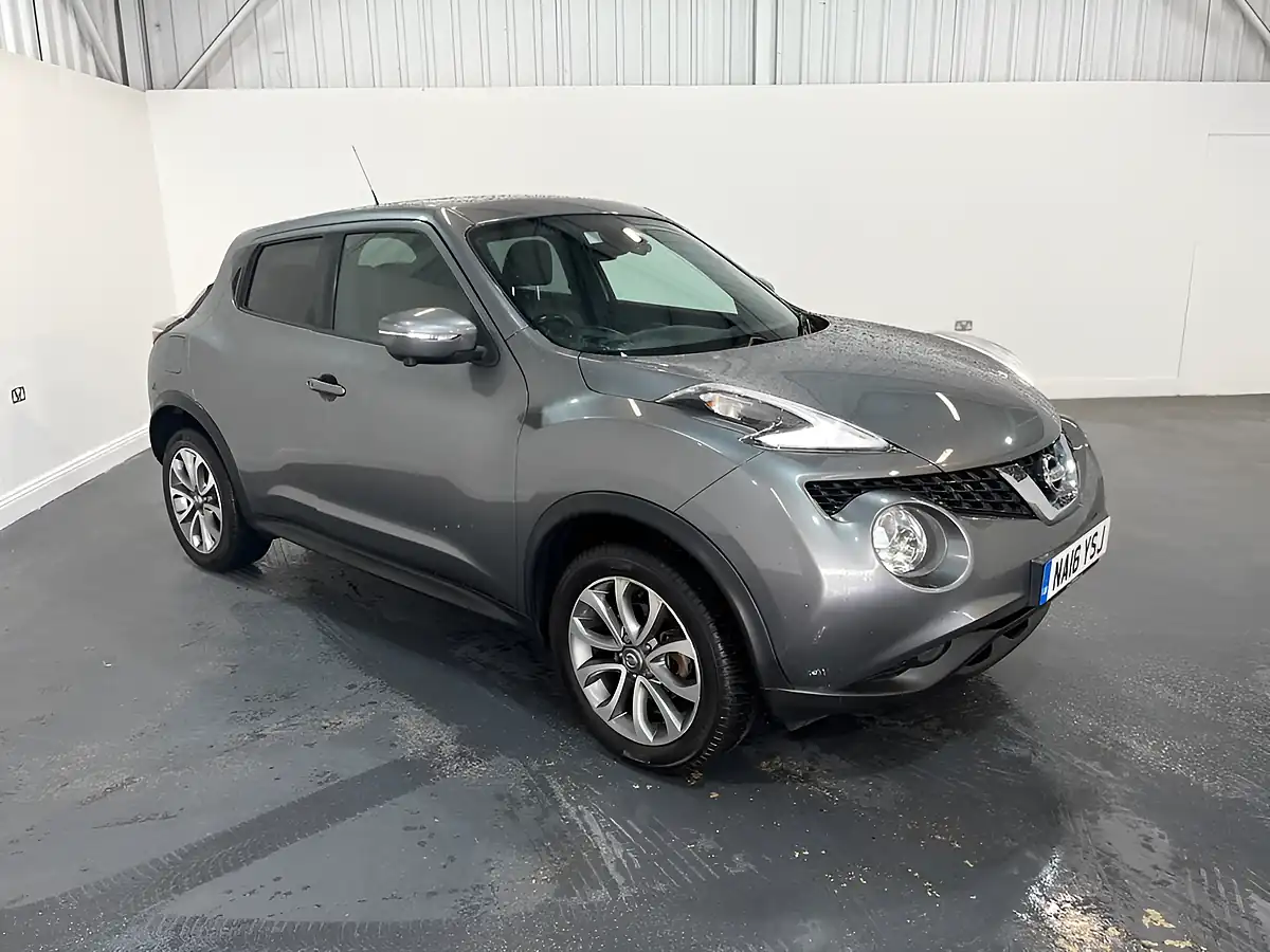 Used 2016 Nissan Juke Tekna Grey - Front View