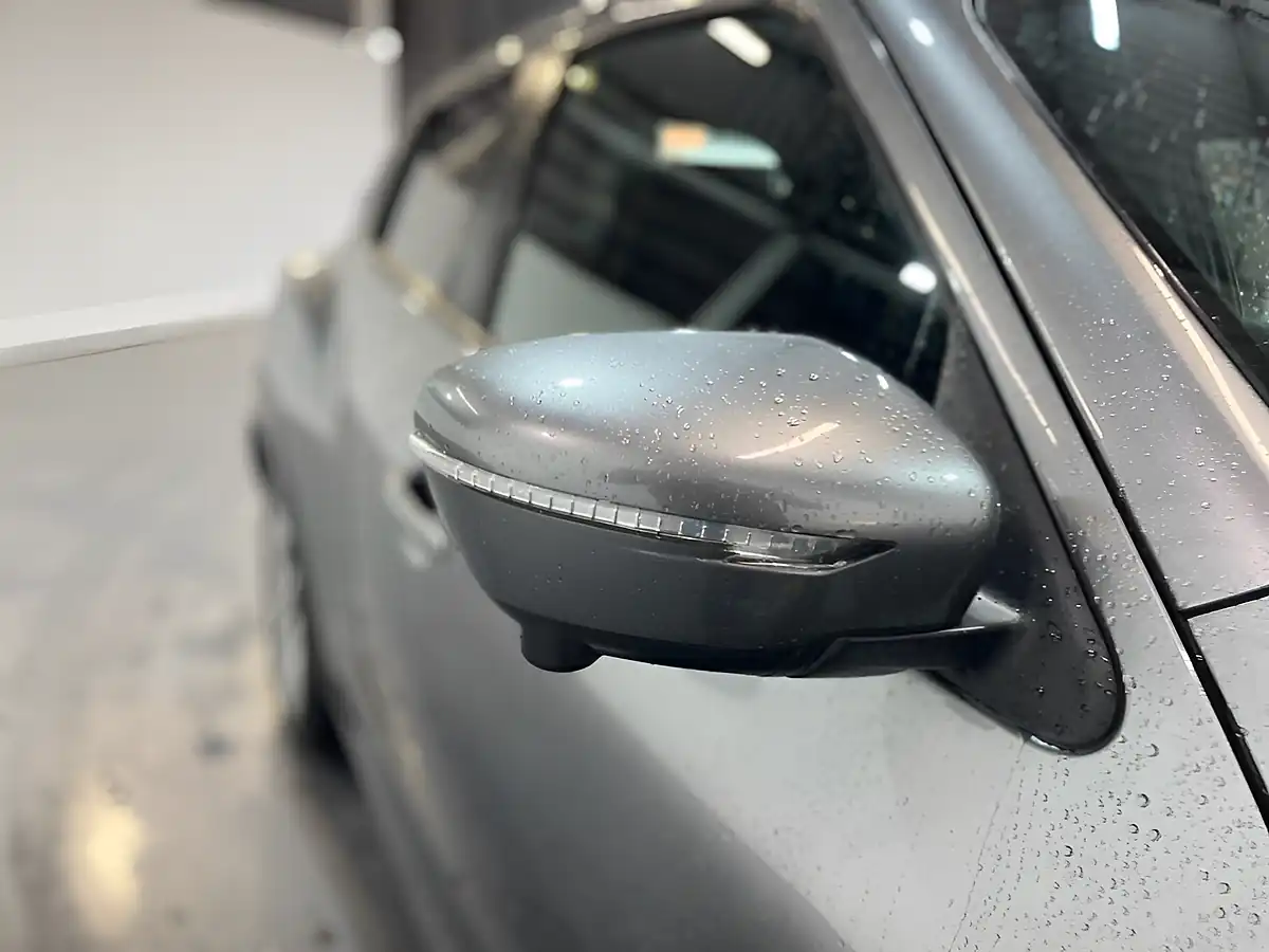 Used 2016 Nissan Juke Tekna Grey - Interior and Exterior details 10
